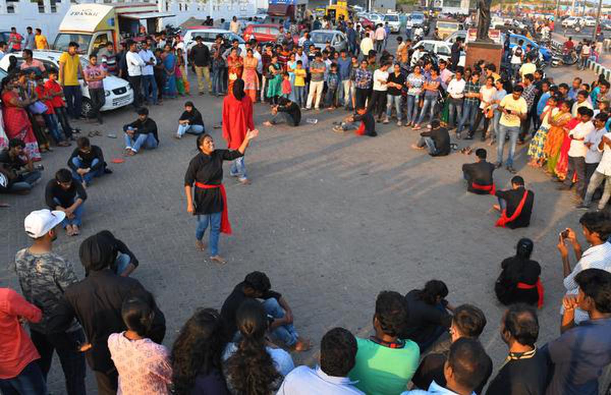 Street-play-drama-kerala-storyhunters.in